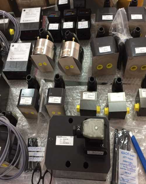 KRACHT@ʾ KRACHT ϺSJIlչ