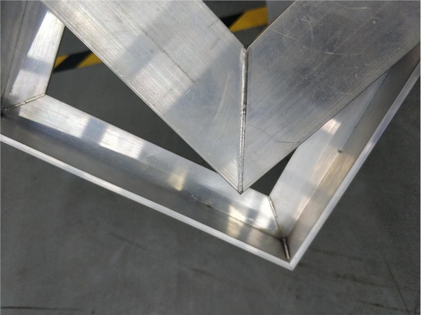 V|NLED߅򼤹⺸OSֱr